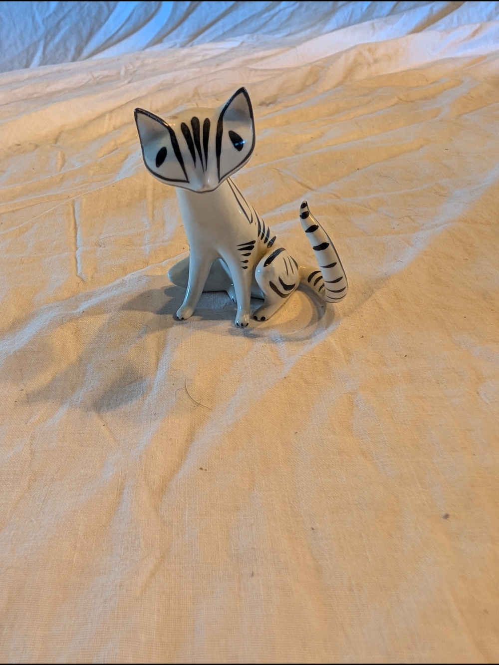 2/100$ Vintage Hollóházi White and Black Ceramic Cat Figurine